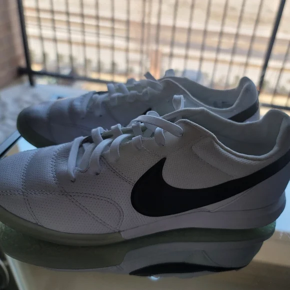 Sneakers - Picture 2 of 6